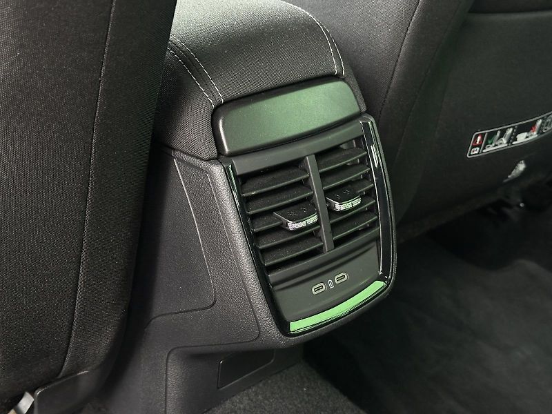 Škoda Kamiq 1.0TSi 110PS Ambition LED Temp - fotka 31 z 36