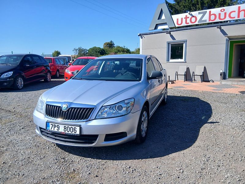 Škoda Octavia 1.6 TDI, Facelift, kosm. vady - fotka 2 z 27