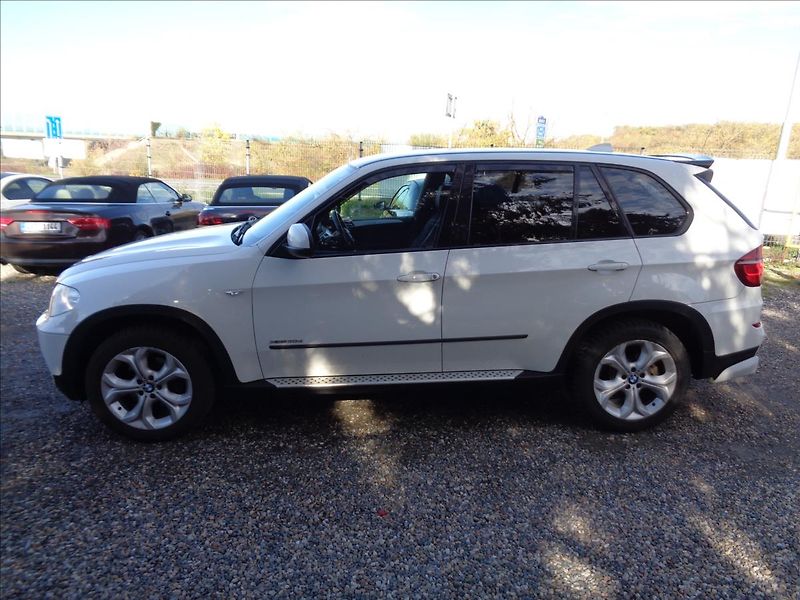 BMW X5 3,0 - fotka 4 z 16