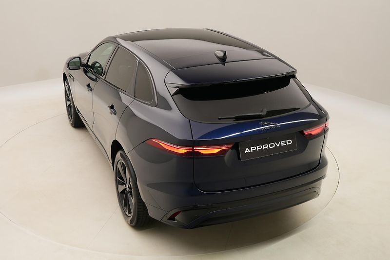Jaguar F-Pace P250 SE R-DYNAMIC AWD AUT  - fotka 17 z 43