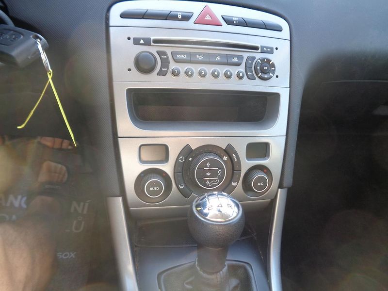 Peugeot 308 1,6 LPG - fotka 16 z 16