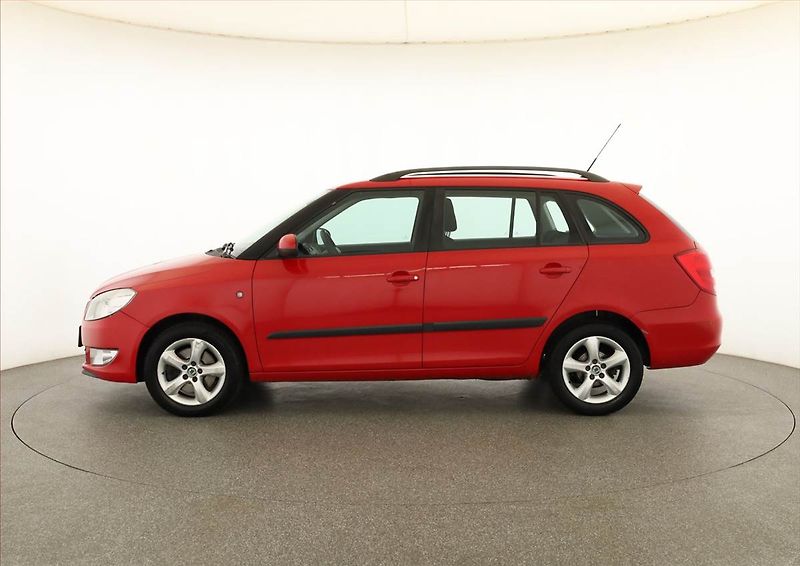 Škoda Fabia (2010) Ambiente 1.2 TSI, Automat - fotka 3 z 14