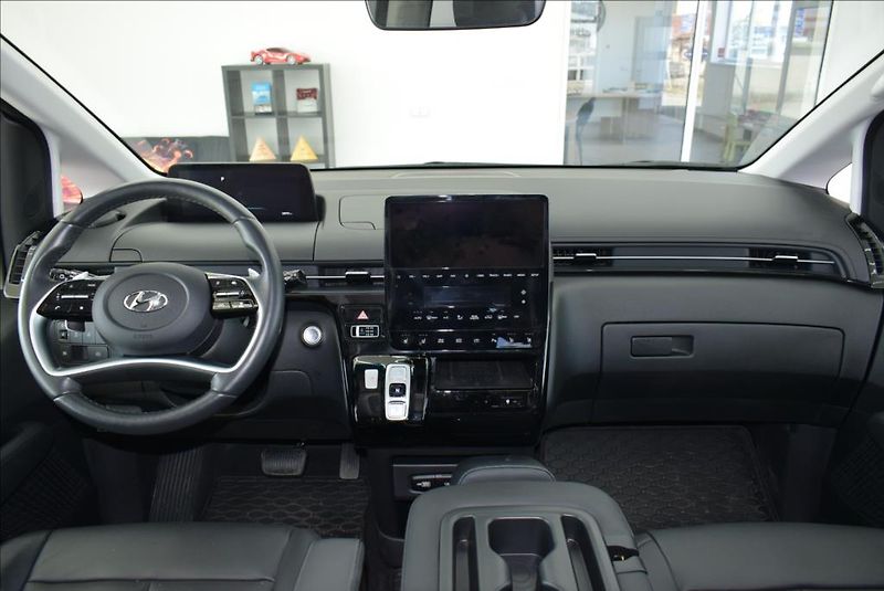 Hyundai Staria 2,2 CRDI,1.maj,ČR,AUT,4x4,9-mí - fotka 18 z 47