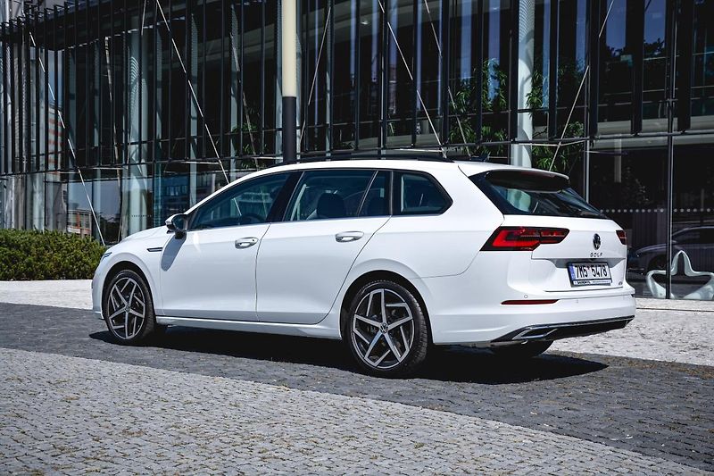 Volkswagen Golf Variant (2022) Style 1,5 eTSI 7DSG mHEV - fotka 21 z 40