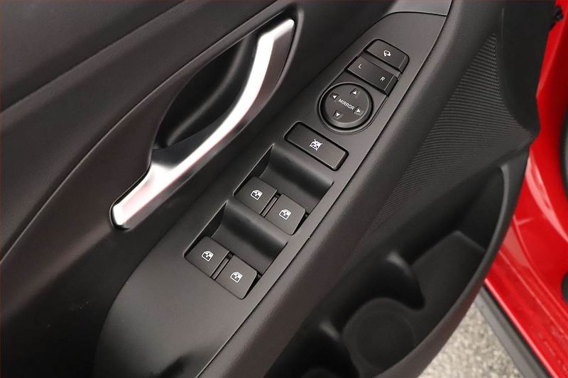 Hyundai i30 (2025) 1.0 T-GDI, N-LINE, DPH - fotka 17 z 17