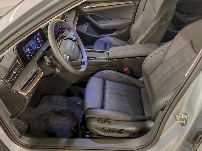 Škoda Superb (2025) iV 1.5 TSI 150 kW DSG L&K - fotka 24 z 33