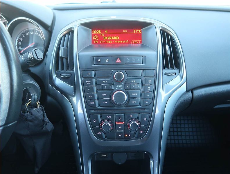 Opel Astra (2013) 1.6 16V, Tempomat - fotka 12 z 16