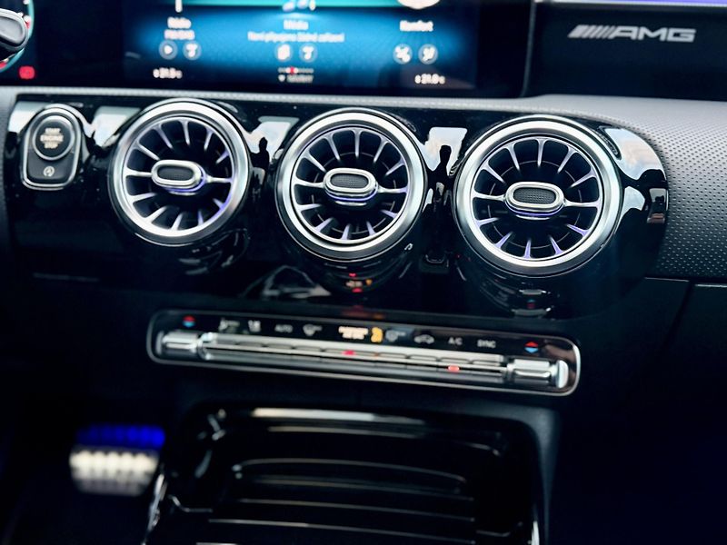 Mercedes-Benz CLA (2020) 45 4MATIC+ kupé - fotka 17 z 46
