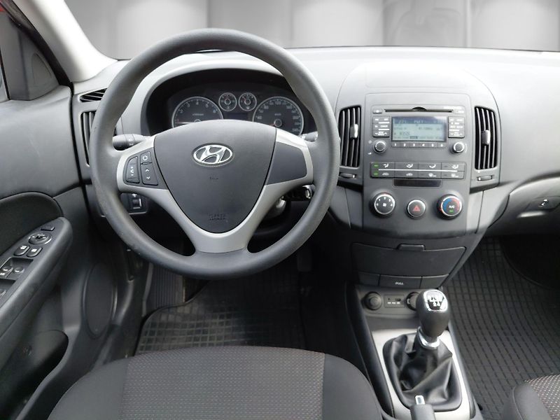 Hyundai i30 (2010) 1.4CVVT  - fotka 16 z 25