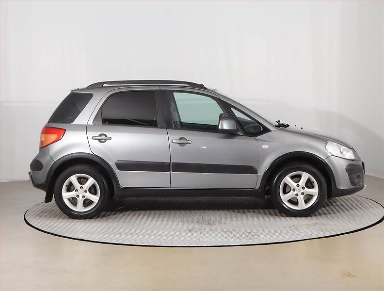Suzuki SX4 (2010) 1.5 VVT, Park. senzory - fotka 6 z 15