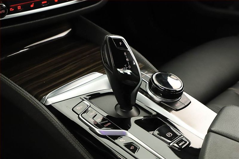 BMW Řada 5 (2020) 520d xDrive - fotka 10 z 31