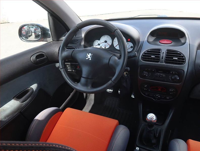Peugeot 206 (2000) 2.0 16V, nová STK, Tažné - fotka 7 z 16