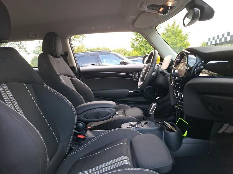 Mini Cooper SE - fotka 7 z 8