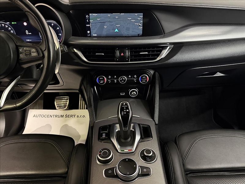Alfa Romeo Stelvio VELOCE 206kW Q4 PANO TAŽNÉ R21 - fotka 18 z 43