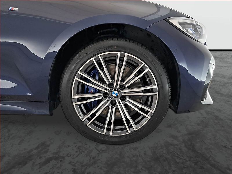 BMW Řada 3 (2021) 330 e xDrive - fotka 15 z 24