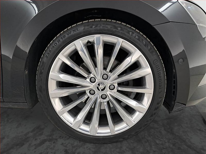 Škoda Superb (2019) Laurin&Klement 2.0 TDI, 4X4 - fotka 15 z 28