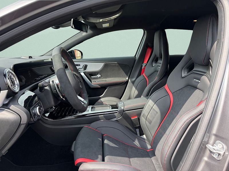 Mercedes-Benz Třídy A (2026) A 45 AMG S 4MATIC+ - fotka 13 z 15