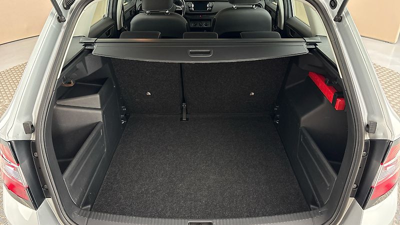 Škoda Fabia 1.0 TSI Ambition Combi - fotka 17 z 24