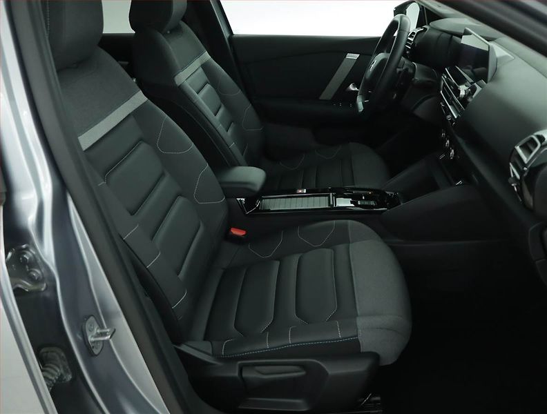 Citroën C4 (2023) 1.2 PureTech, Automat, ČR - fotka 9 z 16
