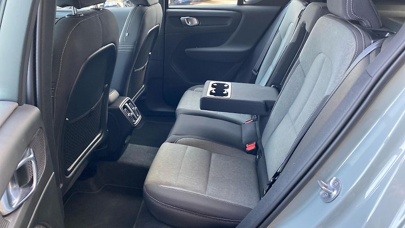 Volvo XC40 CORE, B3 FWD, 120+10 kW / 163+ - fotka 10 z 34