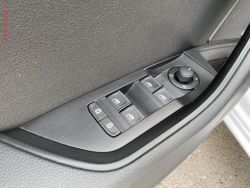 Škoda Superb (2018) 2.0 TSI 4x4, L&K, DSG, TZ - fotka 13 z 19
