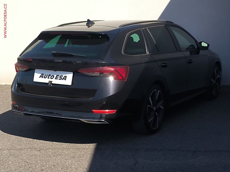 Škoda Octavia (2022) 2.0 TSi 4X4, ČR, SportLine - fotka 4 z 30