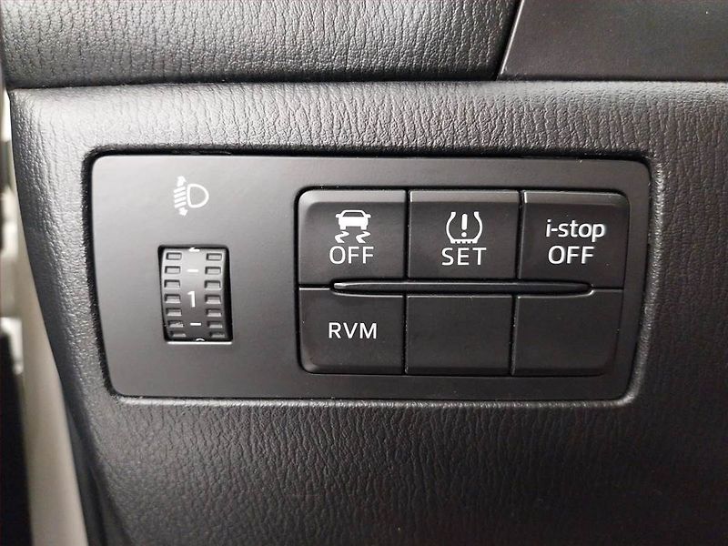 Mazda 3 (2015) 2.0 Skyactiv-G, Serv.kniha - fotka 20 z 23