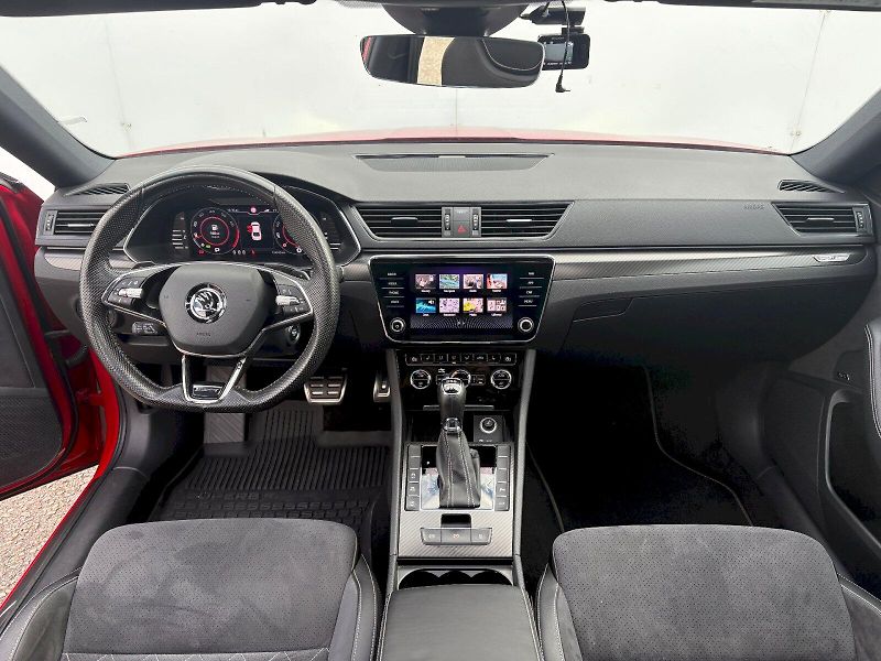Škoda Superb (2021) DSG 2.0 TSI / 206kW / 4x4 / SP - fotka 31 z 34