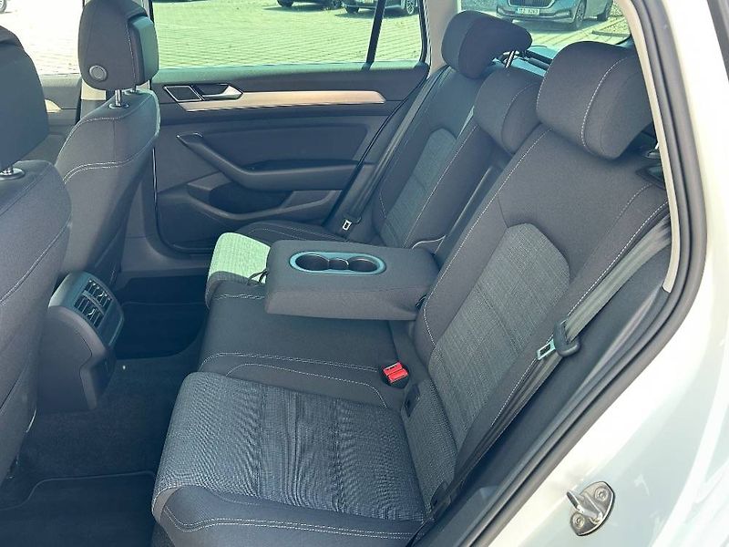 Volkswagen Passat Business 2,0 TDI 4M DSG - fotka 9 z 30