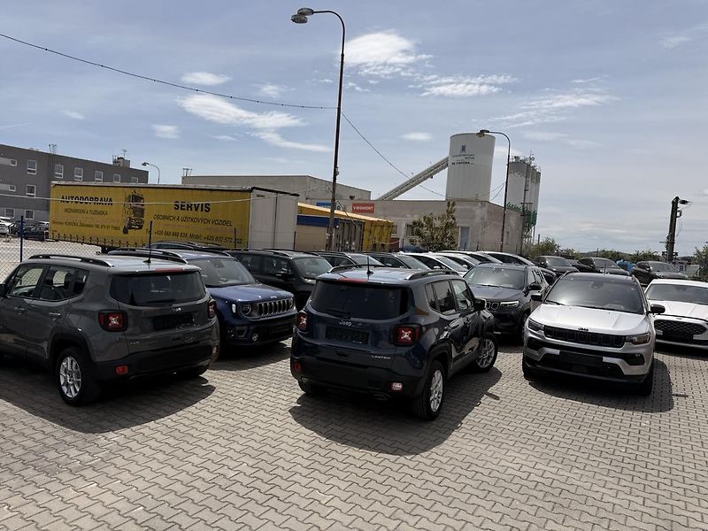 Jeep Renegade (2022) T4 PHEV,4X4, DOJEZD 50KM - fotka 30 z 33