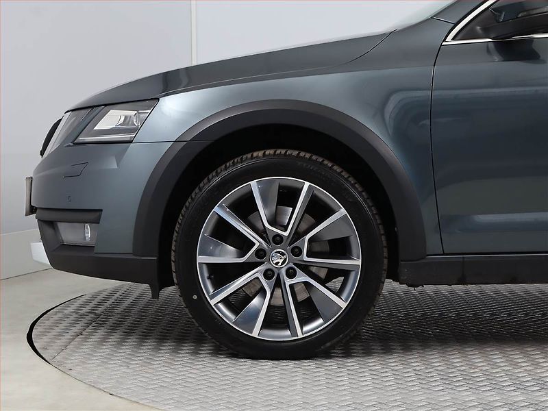 Škoda Octavia (2019) Scout 2.0 TDI, 4X4, Automat - fotka 13 z 20