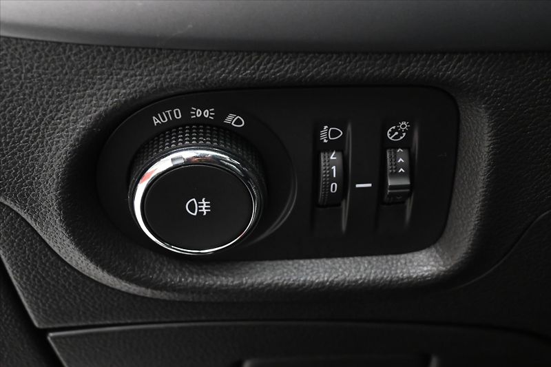 Opel Astra 1,5 CDTi 90 kW Park. Kamera Zá - fotka 25 z 29