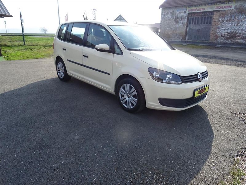 Volkswagen Touran 1,6 TDi 77 kW - fotka 2 z 25