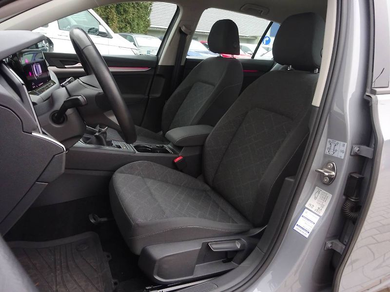 Volkswagen Golf (2021) 1,0TSi /81kW Life - fotka 14 z 29
