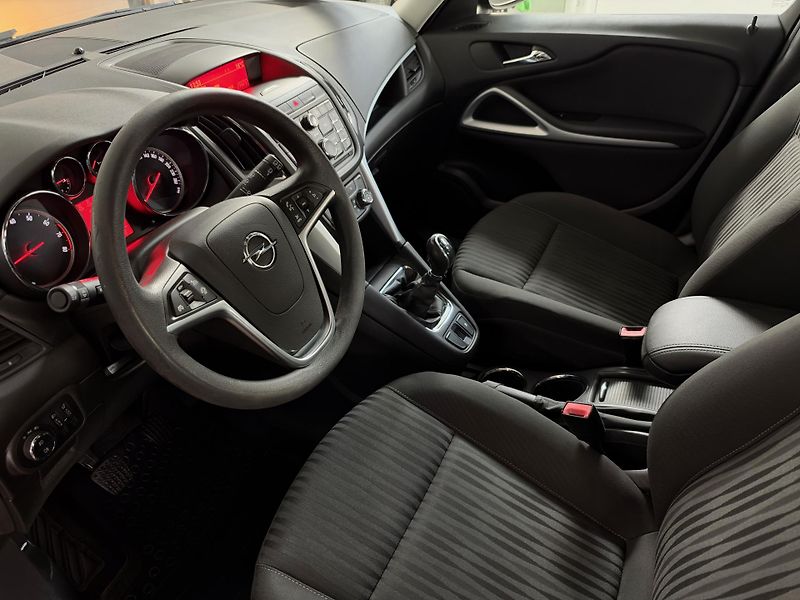 Opel Zafira (2012) 1.4T - 1.Majitel - CZ - fotka 9 z 22
