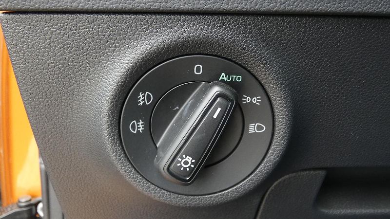 Škoda Karoq 2.0 TDI 110 kW Fresh 4x4 DSG - fotka 10 z 25