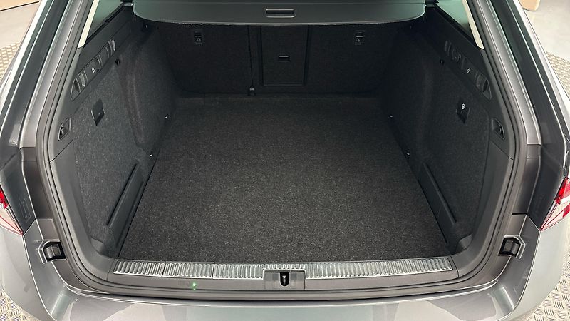 Škoda Superb 2.0 TDI DSG 4x4 Style Combi - fotka 17 z 31