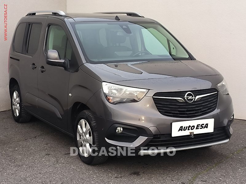 Opel Combo (2019) 1.5CDTi, Life, navi, panor - fotka 1 z 25