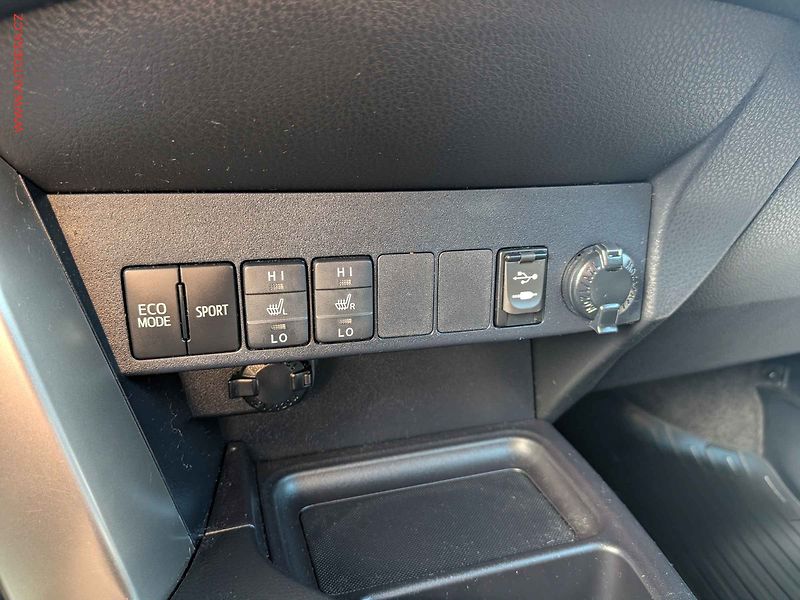 Toyota RAV4 (2015) 2.0 VVT-i 4x4, ČR, servis - fotka 16 z 16