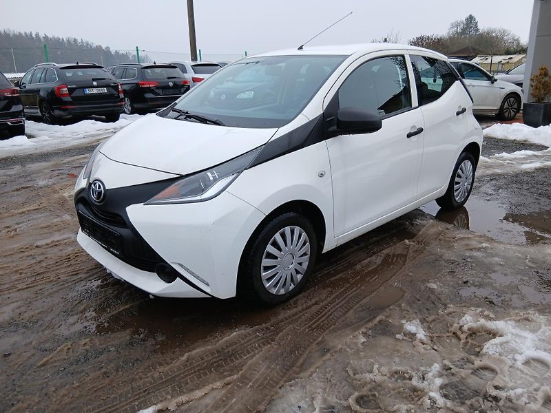 Toyota Aygo 1.0, 51 kW, klima - fotka 2 z 26