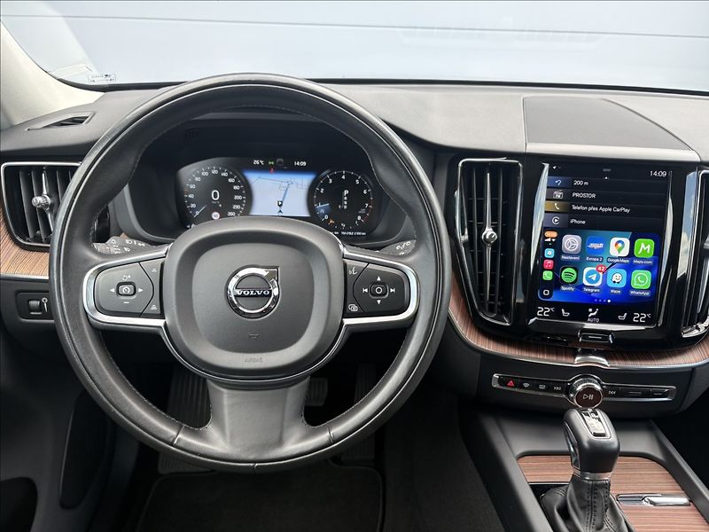Volvo XC60 T4 155 KW POLESTAR MONENTUM - fotka 9 z 30