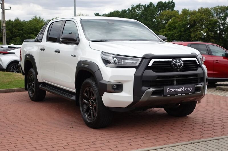 Toyota Hilux 2,8 D4-D Invincible Sport A/T - fotka 3 z 34