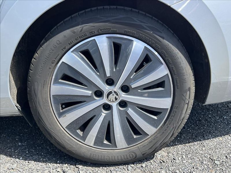 Škoda Superb 2,0 TDI DSG Premium Edition - fotka 41 z 42