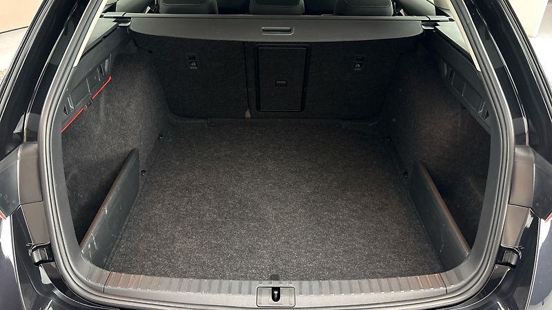 Škoda Octavia 2.0 TDI DSG Ambition Combi - fotka 17 z 26