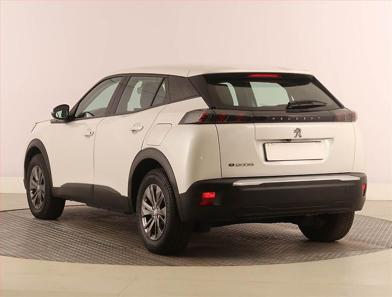 Peugeot 2008 (2021) Active 50 kWh, SoH 87% - fotka 4 z 23
