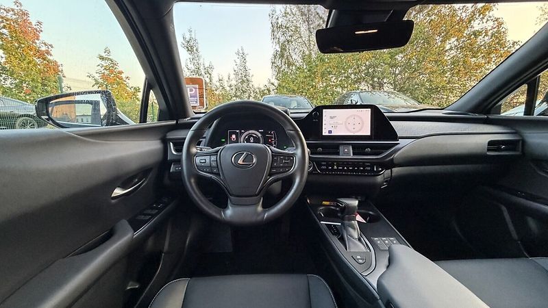 Lexus UX 250h 300H 2,0 HEV F SPORT DESIGN - fotka 21 z 25
