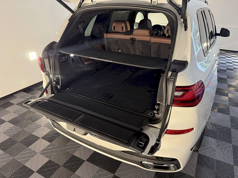 BMW X7 xDrive30d M-Sport Laser FULL - fotka 44 z 53