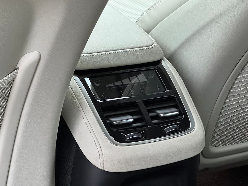 Volvo XC90 T8 PLUS, VENTILACE, 360°, VZDU - fotka 14 z 23