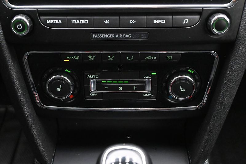 Škoda Superb 2,0 TDI 103 kW Ambition Servis - fotka 20 z 28