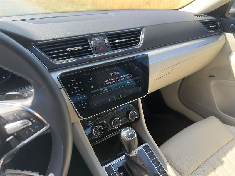 Škoda Superb 2,0 TDI 147kW DSG 4x4 L&K DPH - fotka 25 z 40